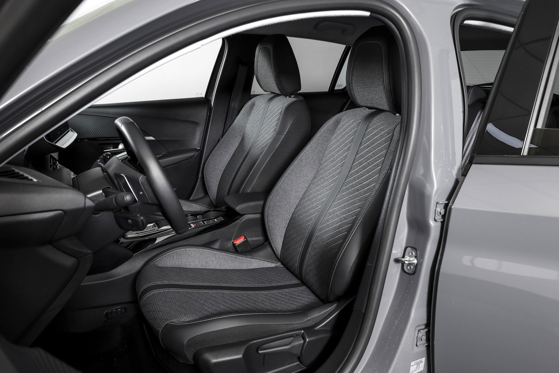 Peugeot - 208
