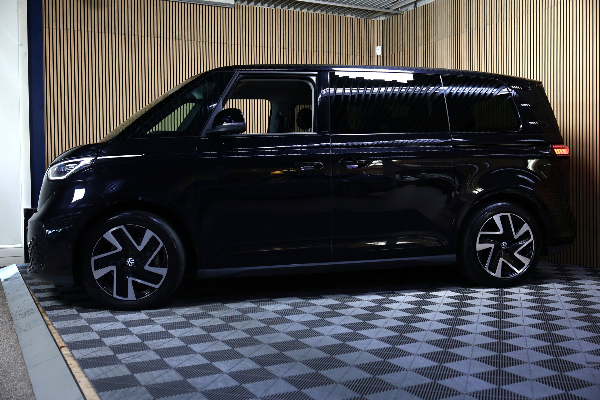 Volkswagen 1st Max 77kWh BTW | Elek. Deuren | Leder | 360° | Trekhaak - foto 10