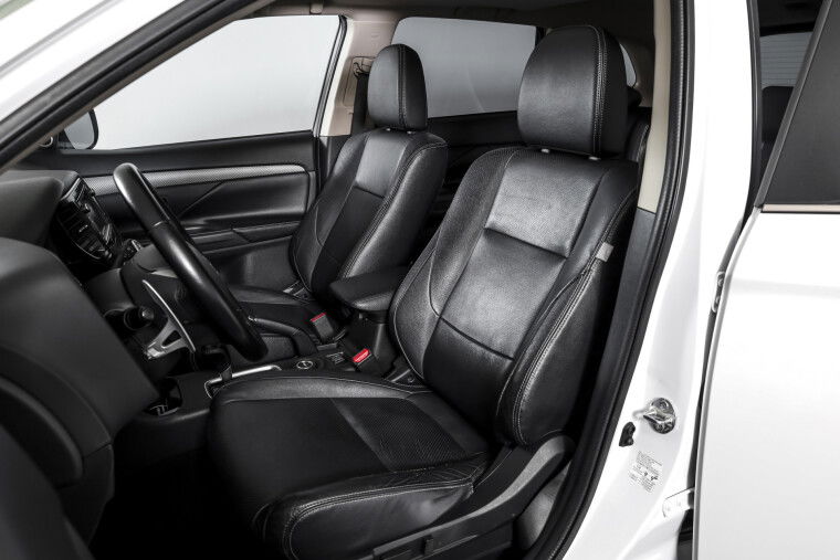 Mitsubishi - Outlander