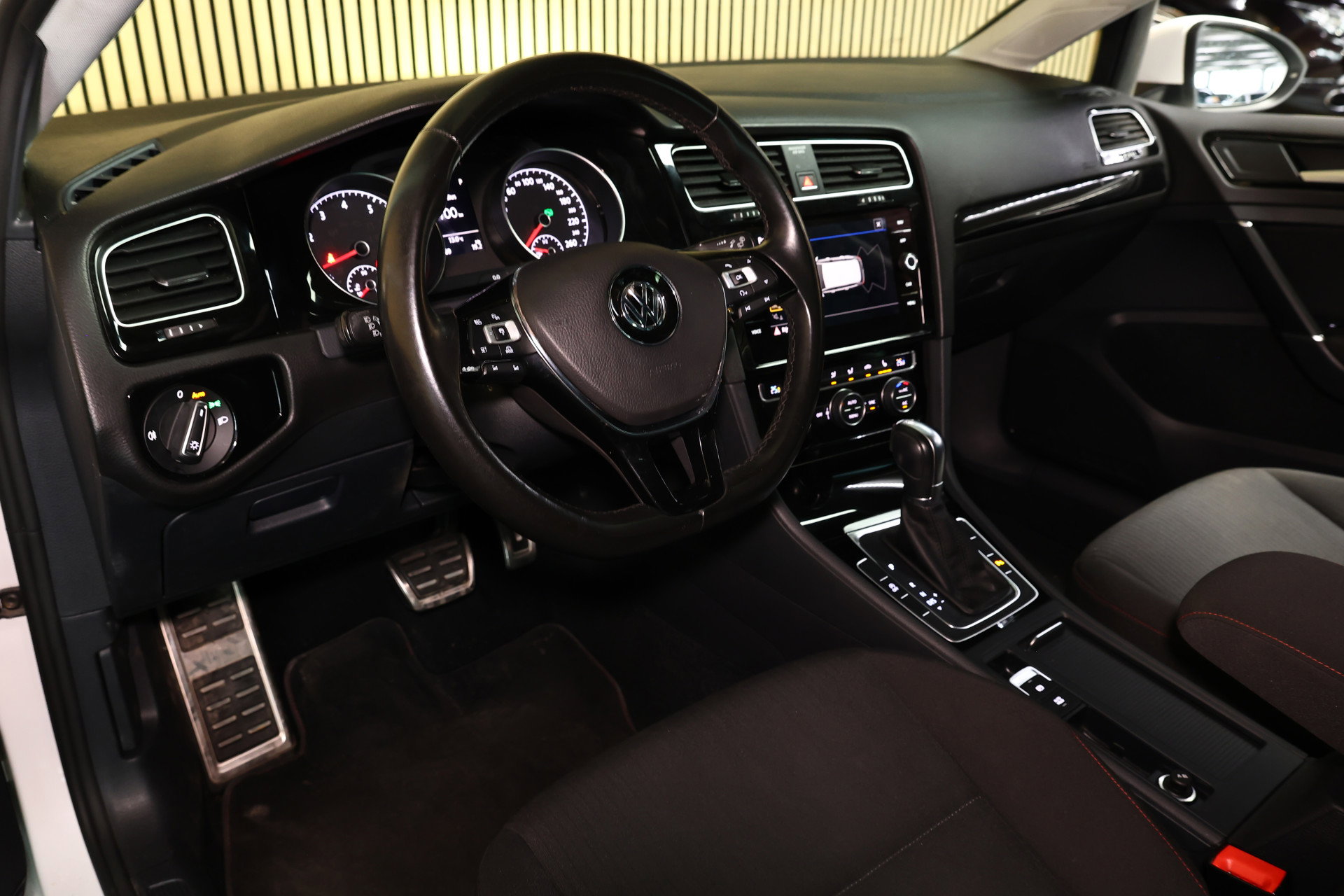 Volkswagen Variant 1.4 TSI Highline AUTOMAAT PANORAMADAK NAVI CARPLAY STOELVW "17 - foto 32