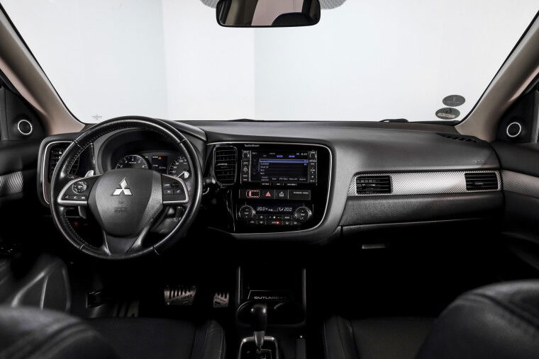 Mitsubishi - Outlander