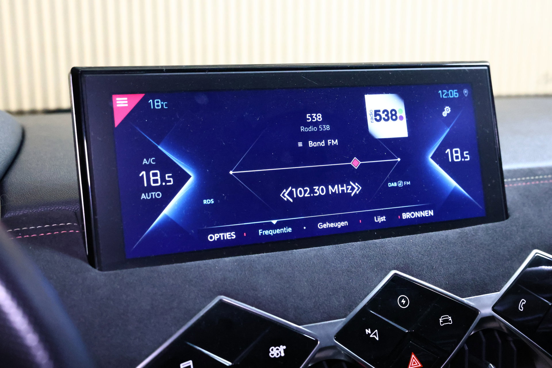 DS Crossback E-Tense PERFORMANCE AVM VIRTUAL NAVI HEADUP CLIMA STOELVW PARKASS. "20 - foto 25