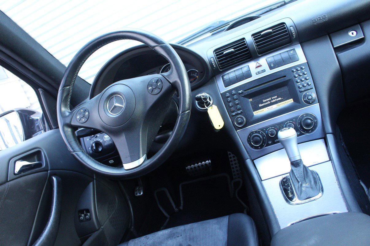 Mercedes-Benz 180 K. AUT XENON LEDER PANO BLEUT PDC '09 - foto 25