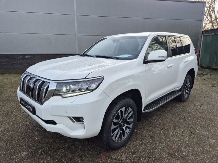 Foto van Toyota Land Cruiser 2.8 D-4D-F Professional Window Van