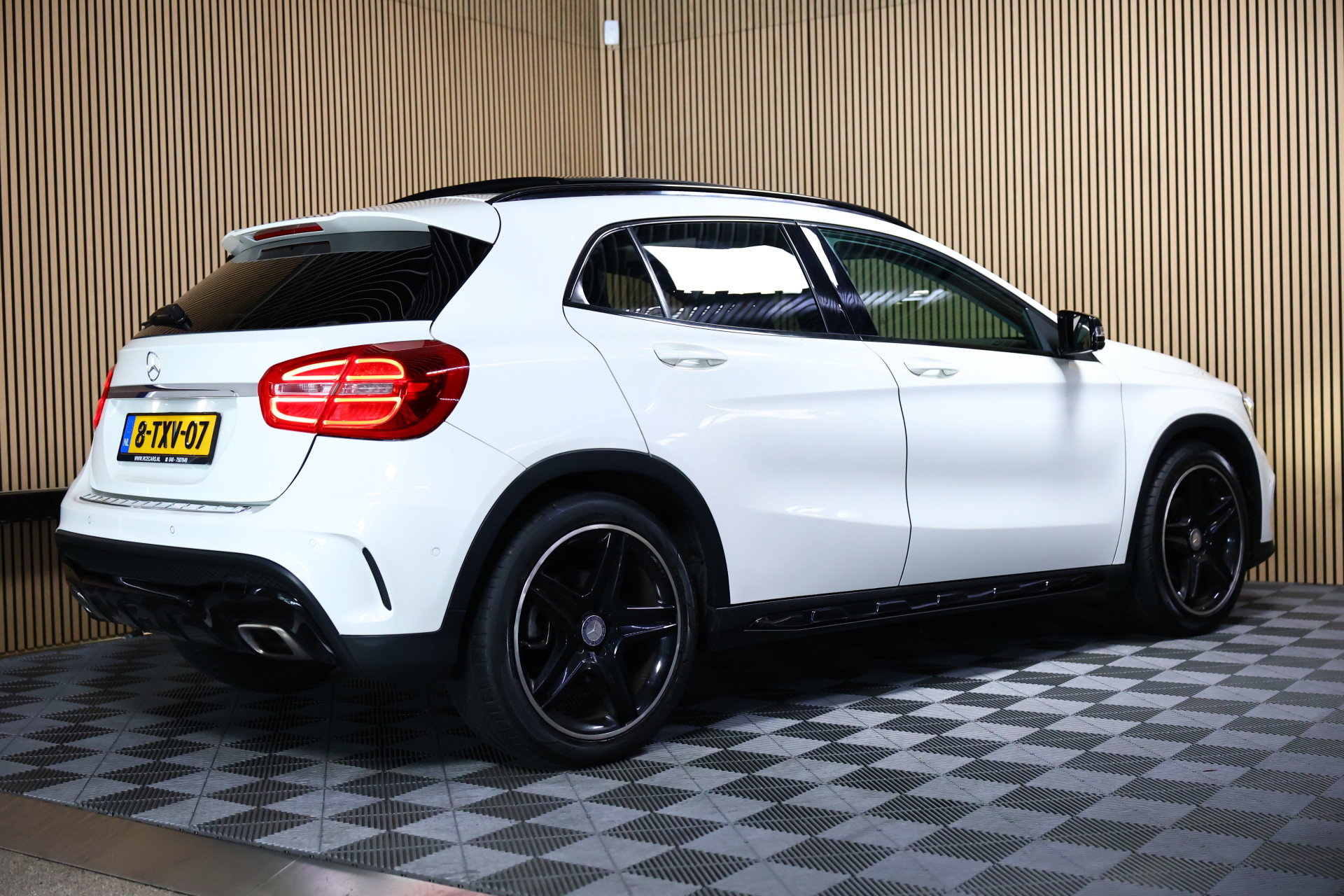 Mercedes-Benz 200 AMG Prestige PANODAK NAVI CLIMA CRUISE BT KEYLESS `14 - foto 6