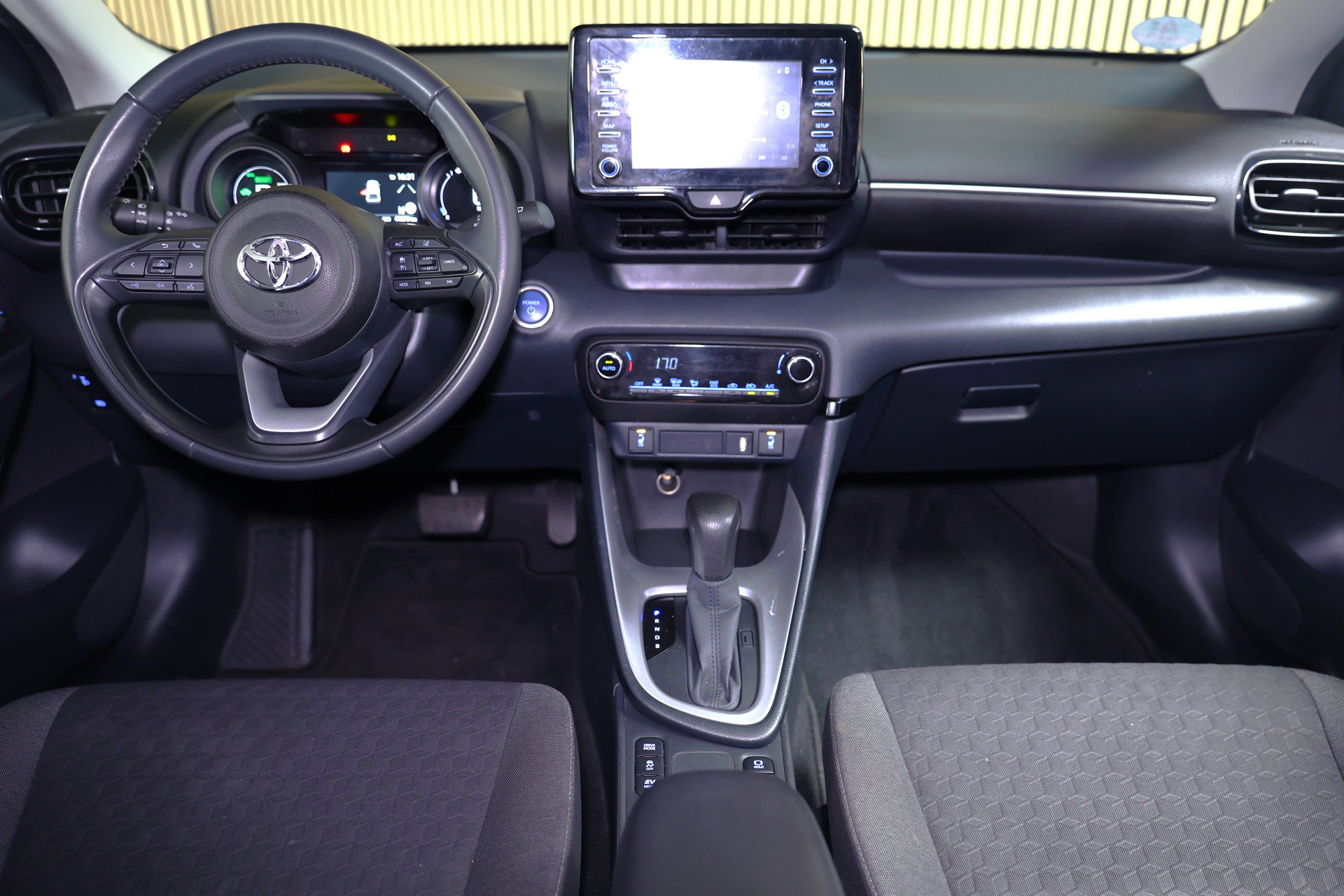 Toyota 1.5 Hybrid Business Plus AUTOM CLIMA CAMERA CRUISE CARPLAY LANE STOELVW '23 - foto 2