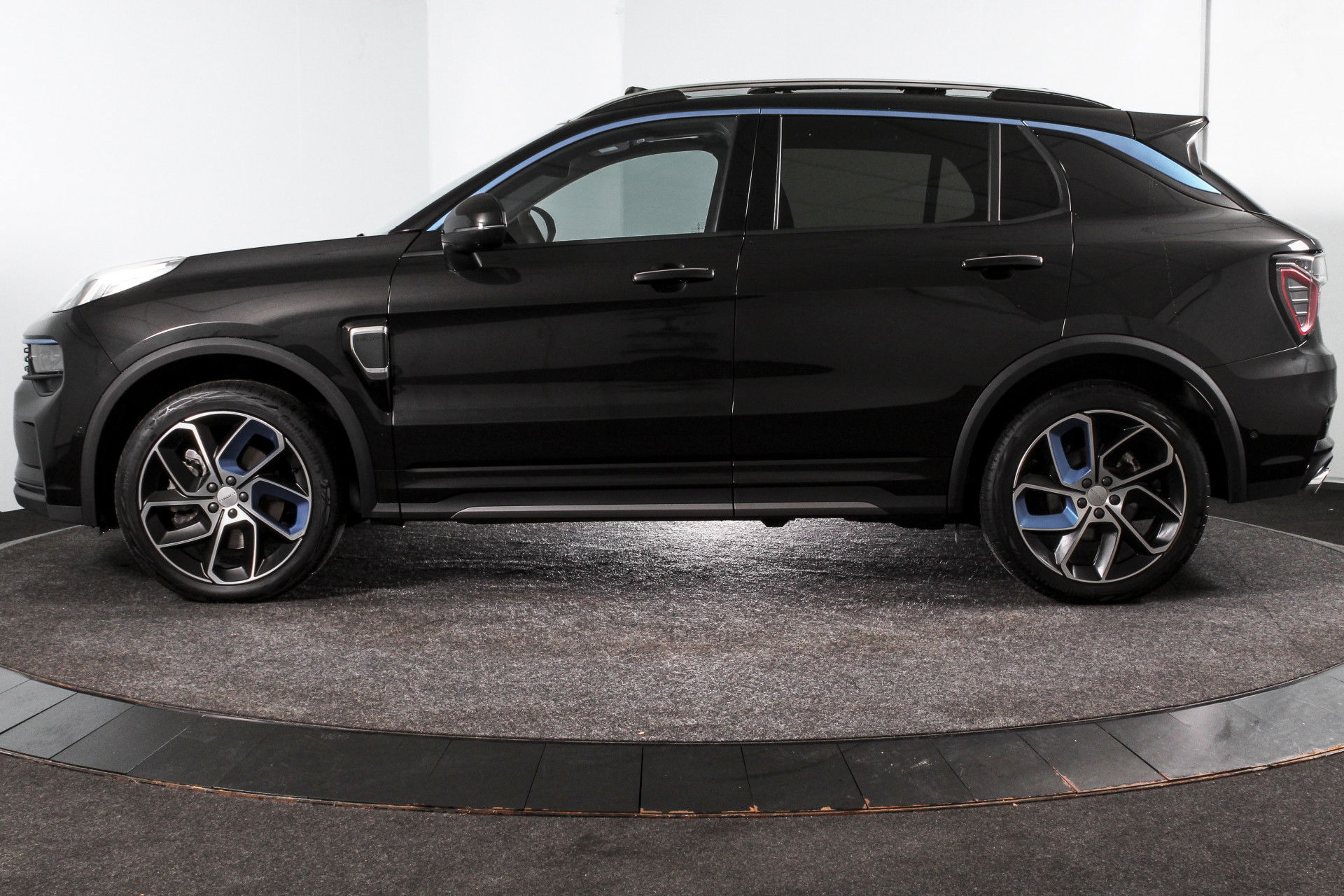 Lynk & Co - 01