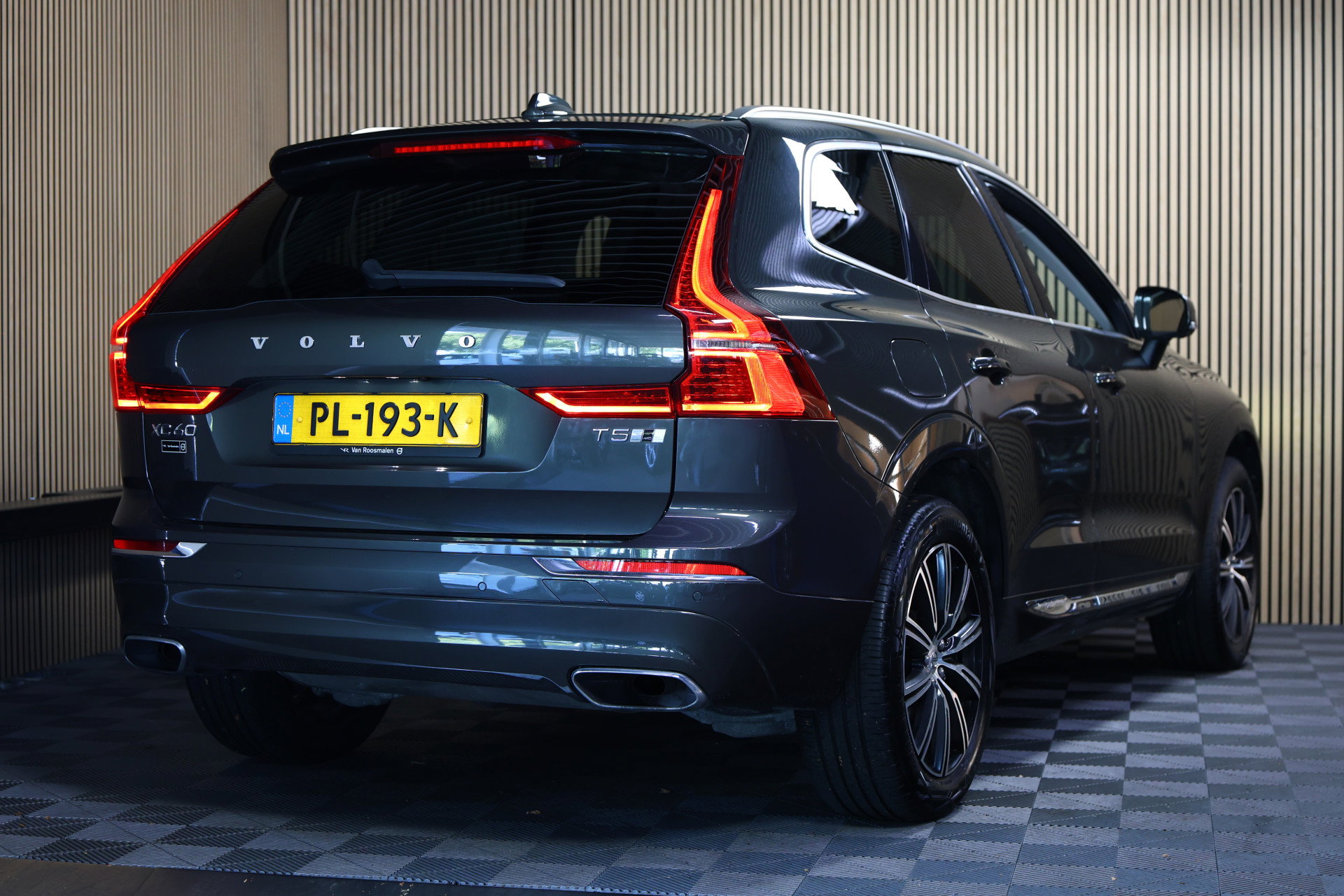 Volvo 2.0 T5 AWD Inscription AVM CARPLAY 360CAM MEMORY CRUISE KEYLESS START" 17 - foto 3