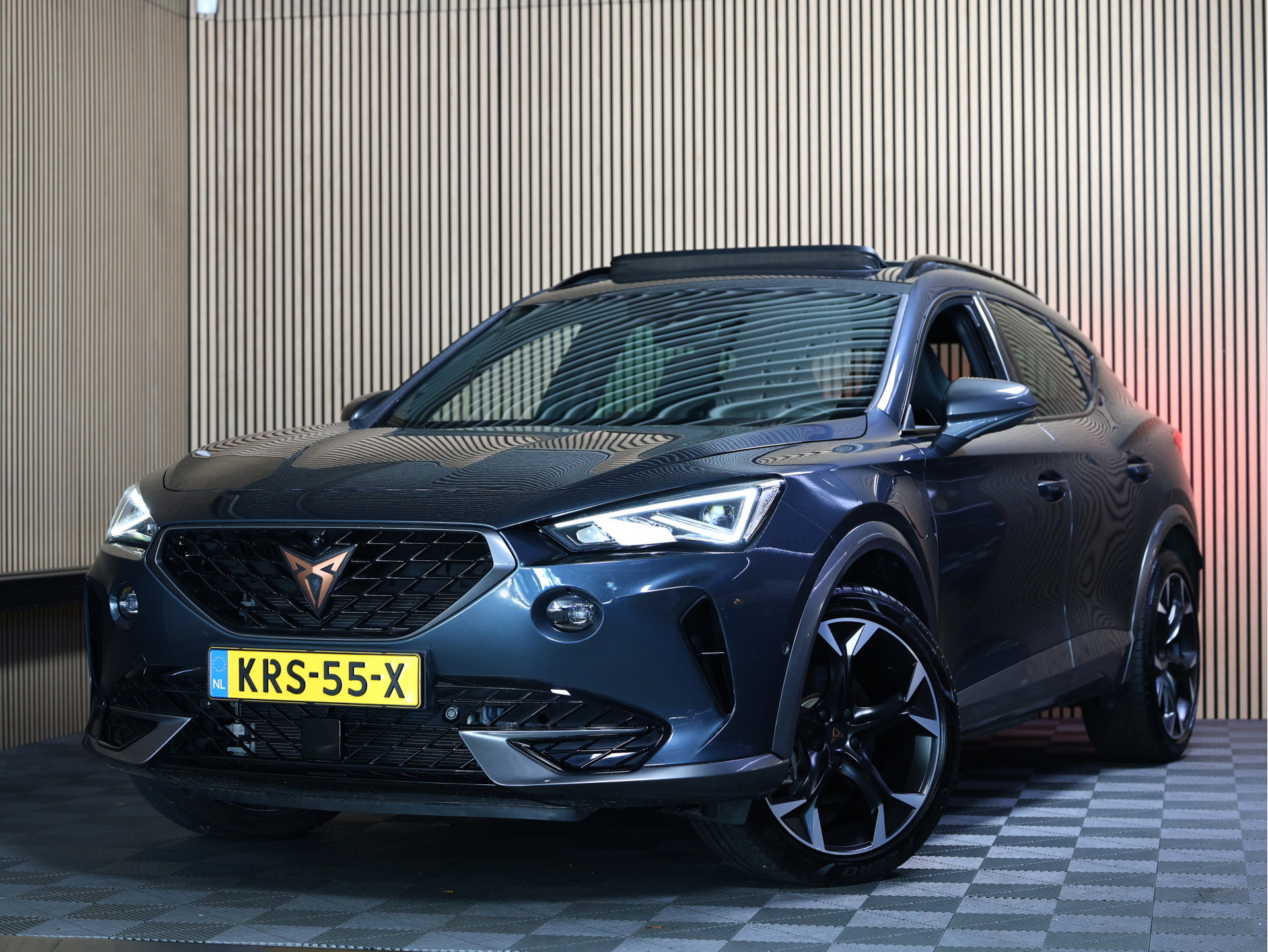 CUPRA 1.4 e-Hybrid Adrenaline AVM CARPLAY NAVI PANO MEMORY VIRTUAL CAMERA SFEER "23 - foto 1