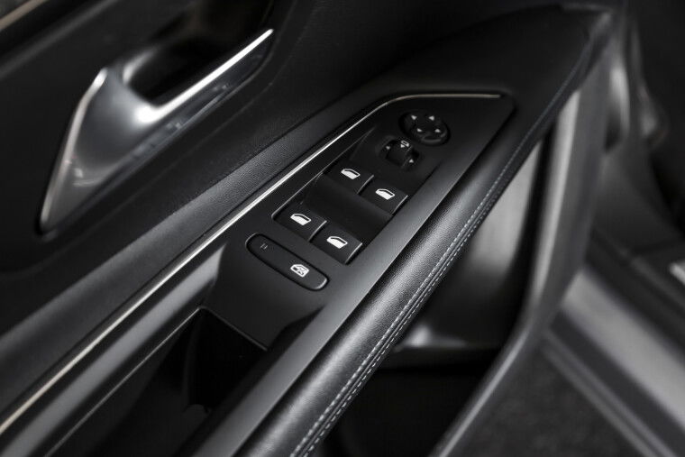 Peugeot - 3008