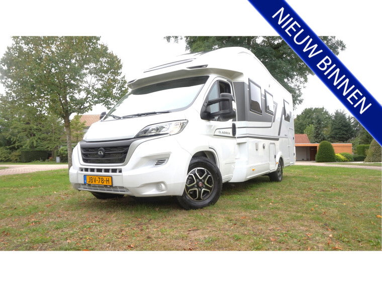 Foto van Adria  MATRIX 670SC PLUS AUTOMAAT 141 pk Zonnepan. Electr. Fietsendrager / Hefbed 023
