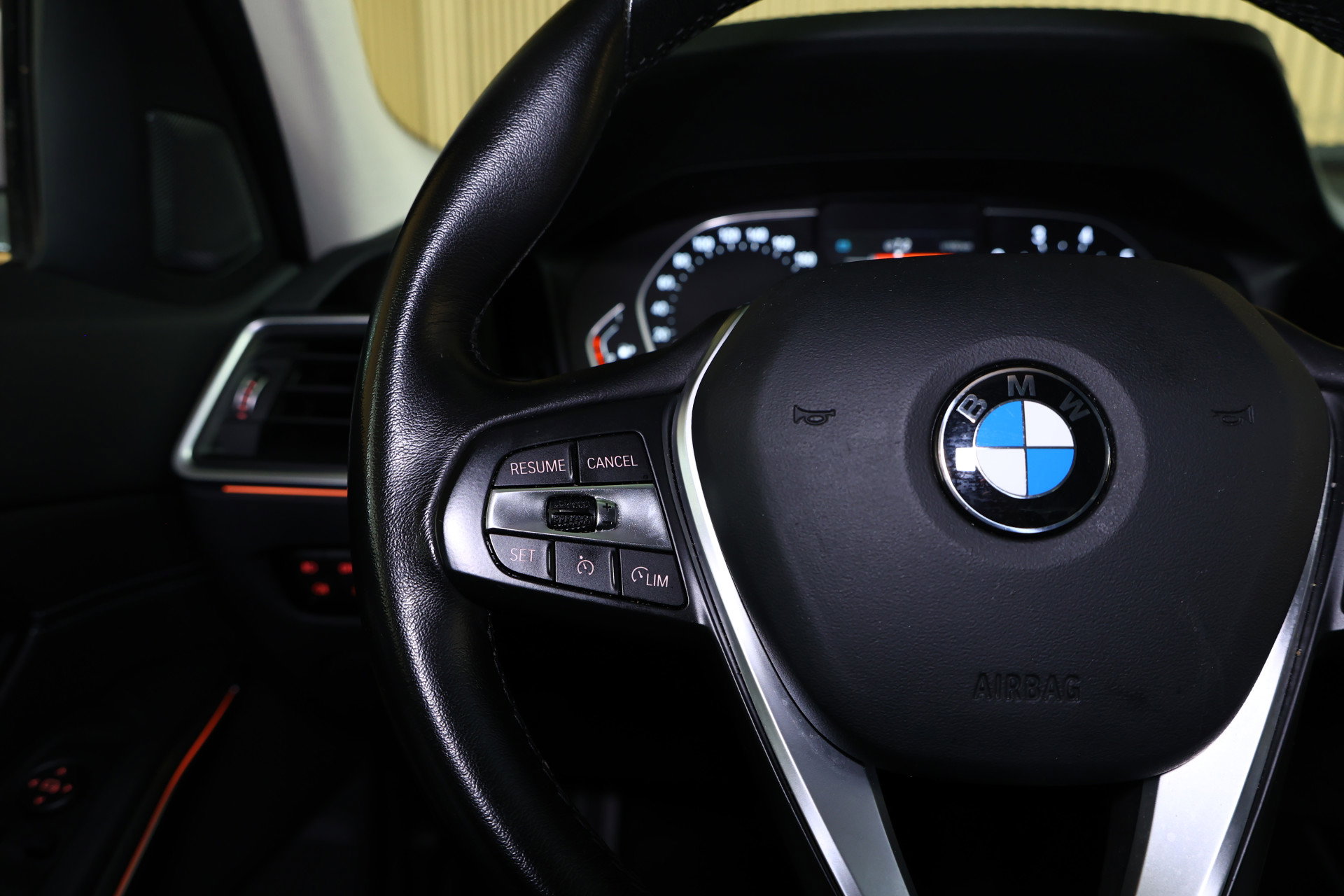 BMW 318i Business M SPORT Edition AVM SPORTLEDER NAVI CARPLAY VIRTUAL '21 - foto 16