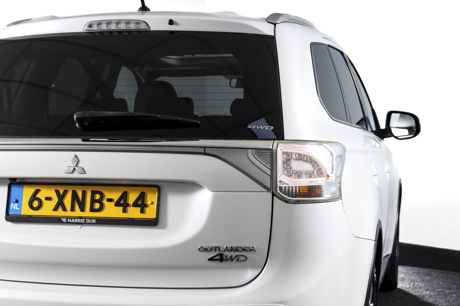 Mitsubishi - Outlander