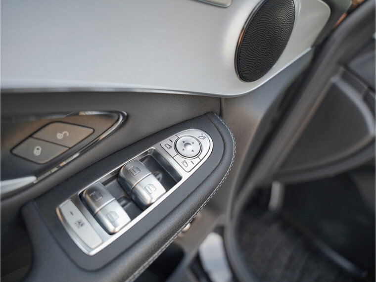 Buitenspiegels elektrisch verstel- en verwarmbaar