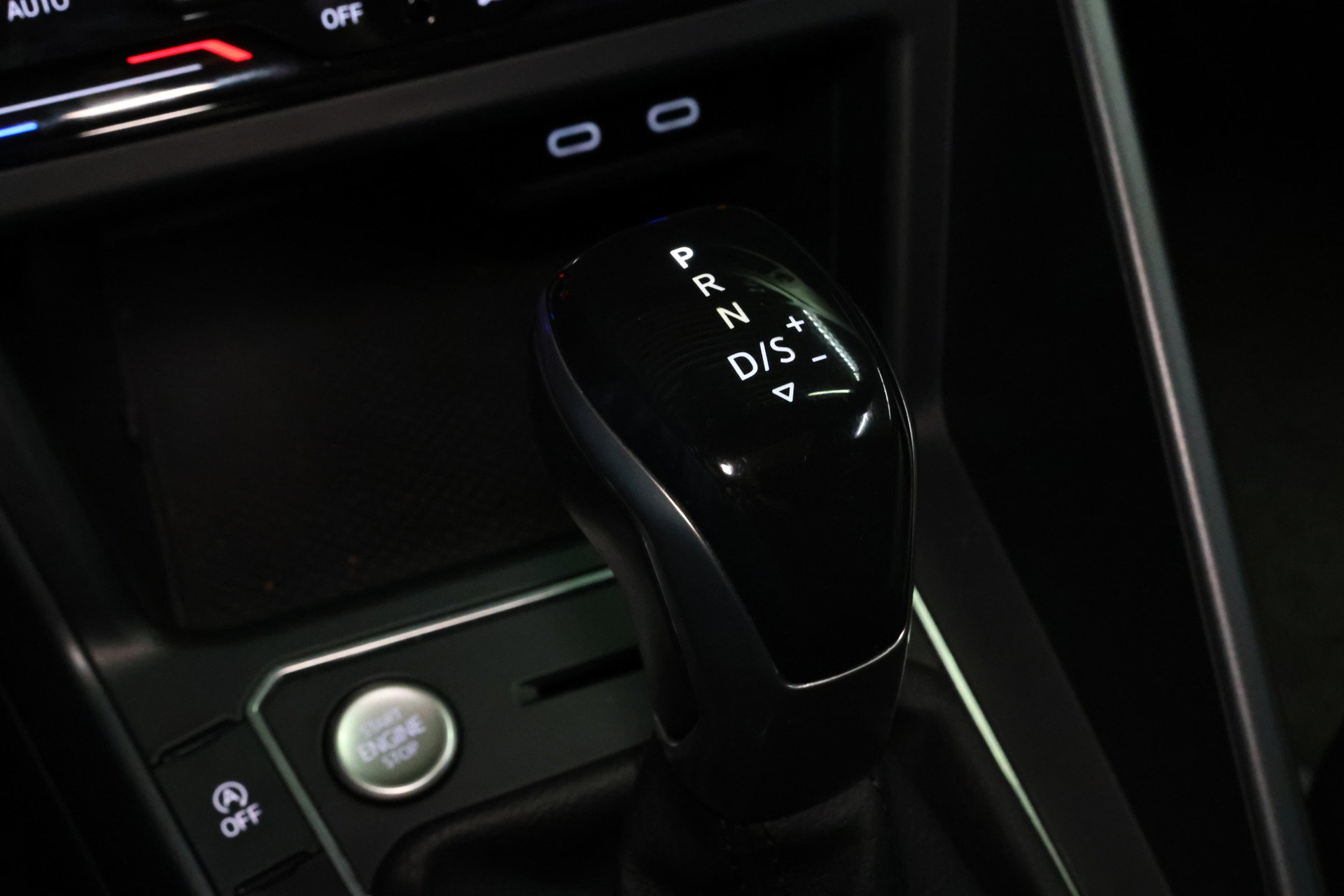 Volkswagen 1.0 TSI R-Line Business AVM DSG NAVI CARPLAY PANO STOELVW '22 - foto 31