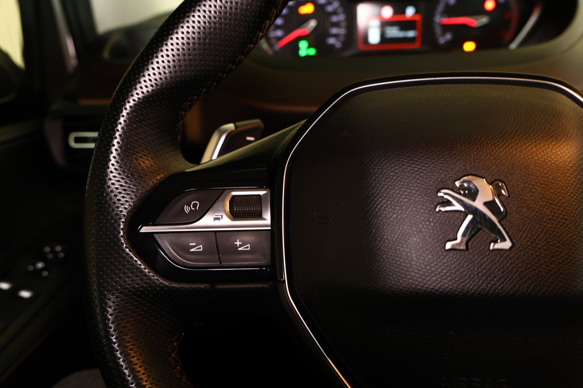 Peugeot 1.2 Puretech GT-Line AUT CARPLAY CAM NAV PANO DAB STOELVW '21 - foto 17