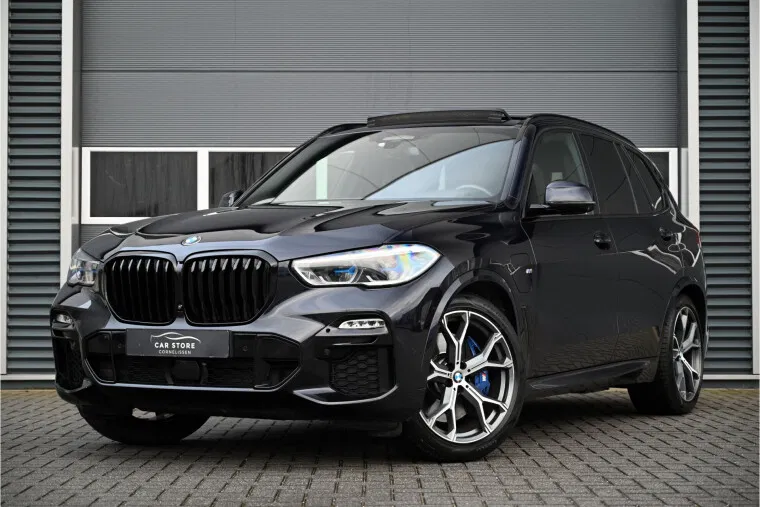 Foto van BMW X5 xDrive45e M-SPORT / SKYLOUNGE PANO / INDIVIDUAL / LASER / MASSAGE / SOFTCLOSE / HUD / 4WIELSTURING / TREKHAAK