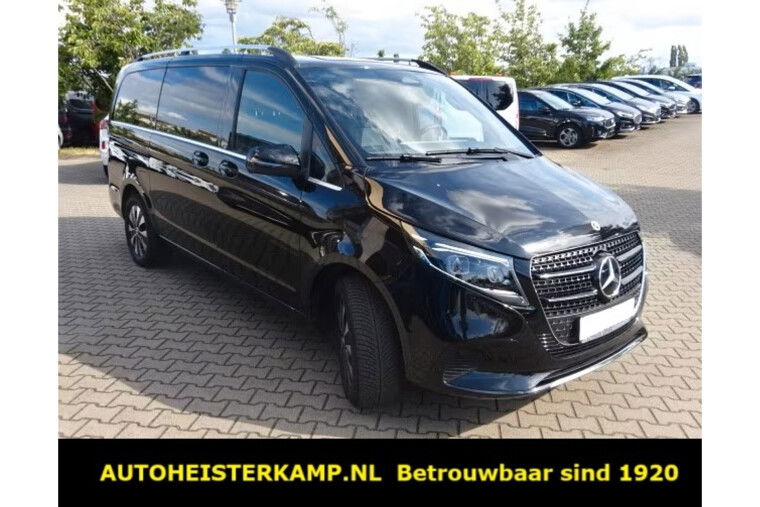 Mercedes-Benz V-Klasse 300d L2 Avantgarde Grijs Kenteken Leder Distronic Camera Trekhaak LED MBUX 2 EL. Schuifdeuren