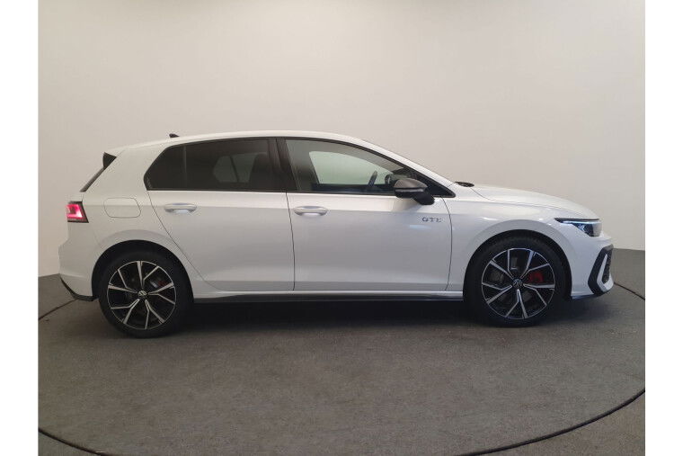 Volkswagen Golf 1.5 eHybrid 272pk DSG/AUT GTE Wegklapbare trekhaak, Head-Up, Camera