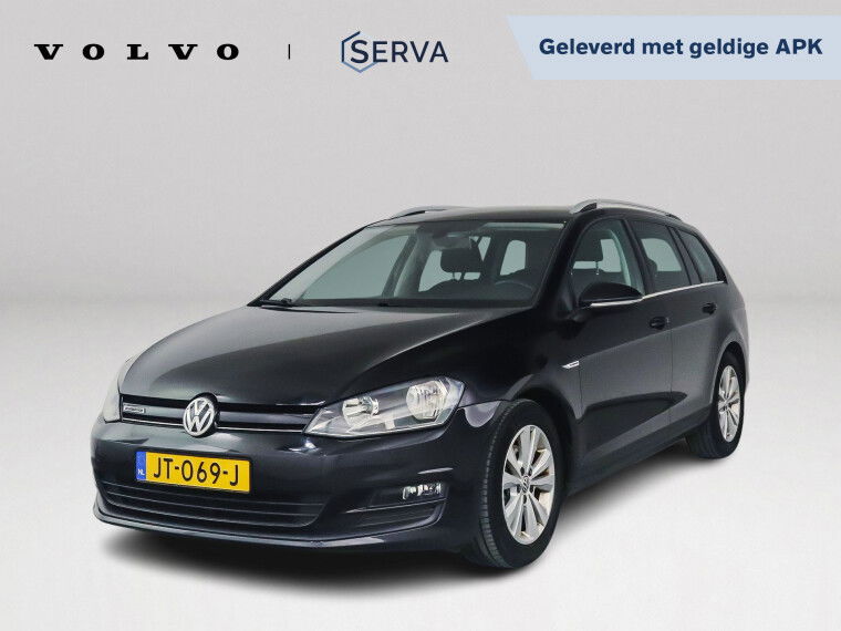 Foto van Volkswagen Golf Variant 1.0 TSI Connected Series | Parkeercamera | Airco | Cruise control | Trekhaak