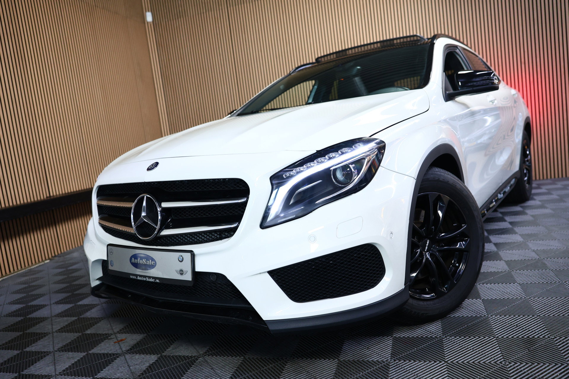 Mercedes-Benz GLA 250 AUTOM 63000km AMG PANODAK LED AFN-TRHAK "15 - foto 14