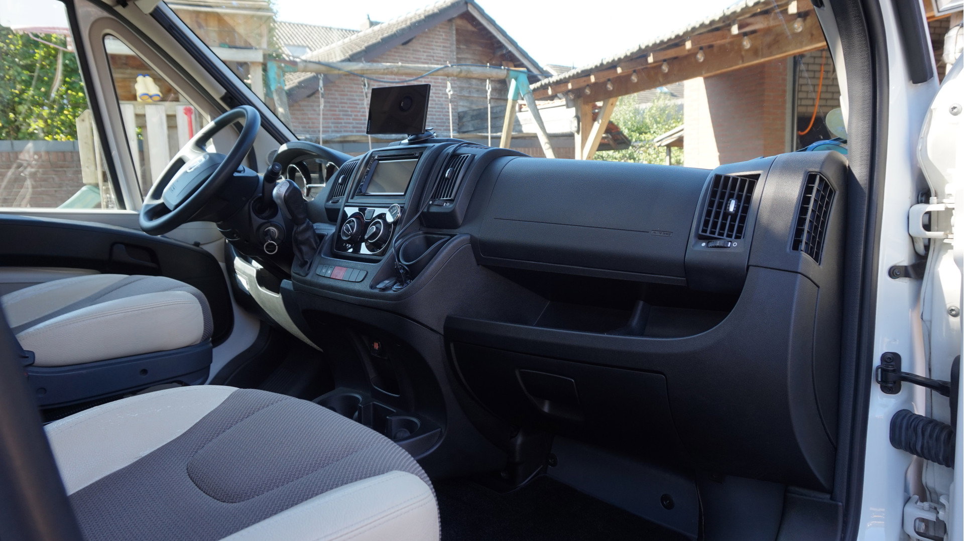 Adria CORAL S 670SL Automaat 150pk Airco Luchtvering Lengtebedden 5 zitplaatsen - foto 5