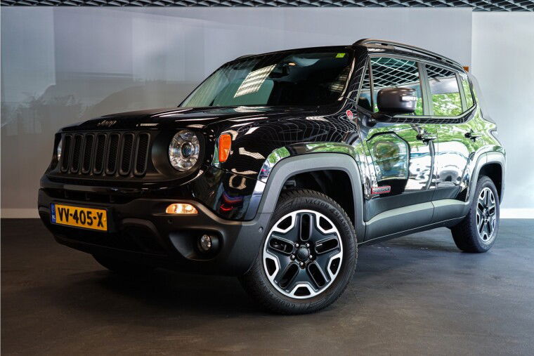 Foto van Jeep Renegade 2.0 MultiJet Trailhawk 170PK 4x4 GRIJS KENTEKEN | Prijs excl. BTW en BPM NIEUWSTAAT!