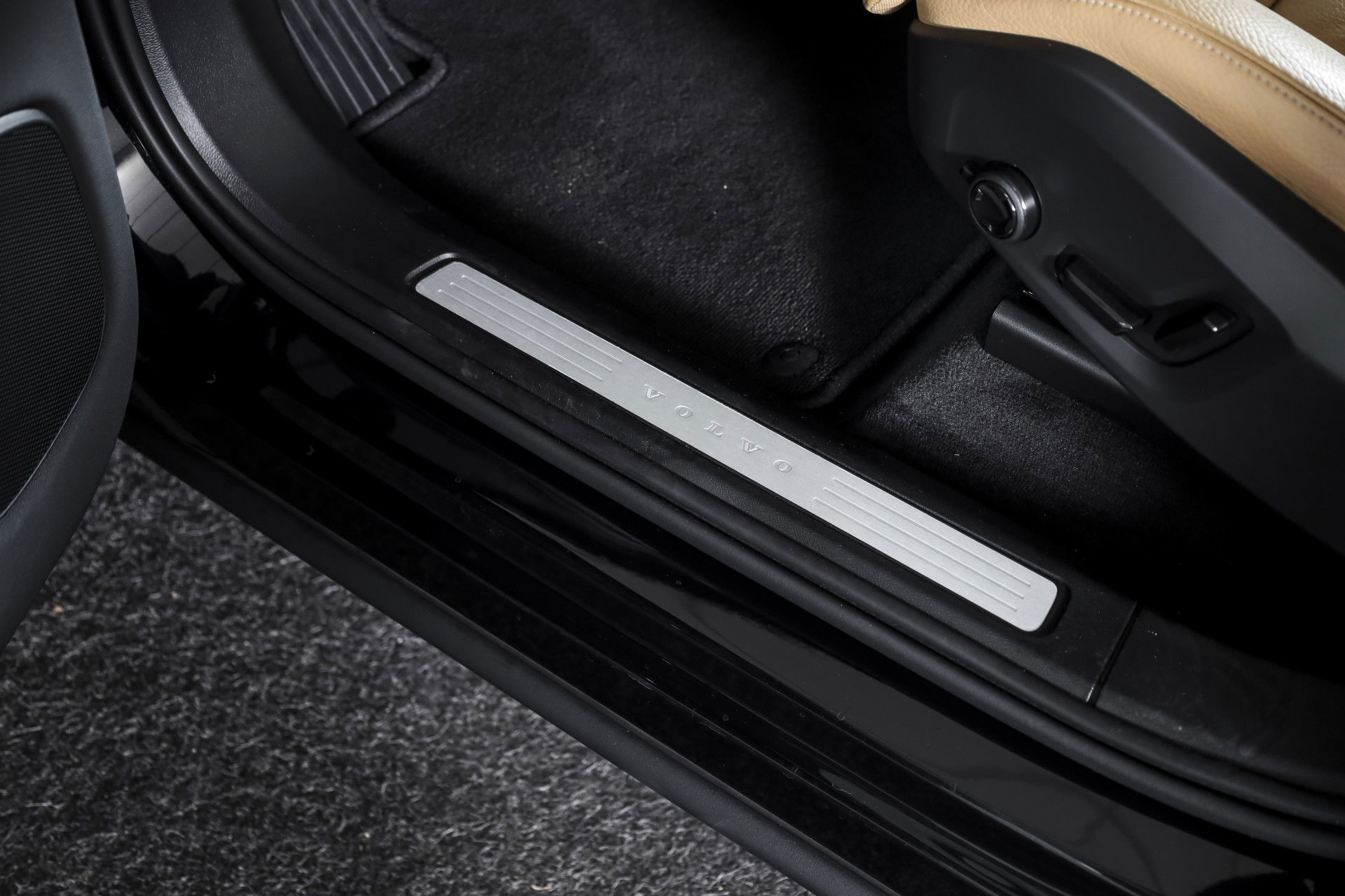Volvo - XC60
