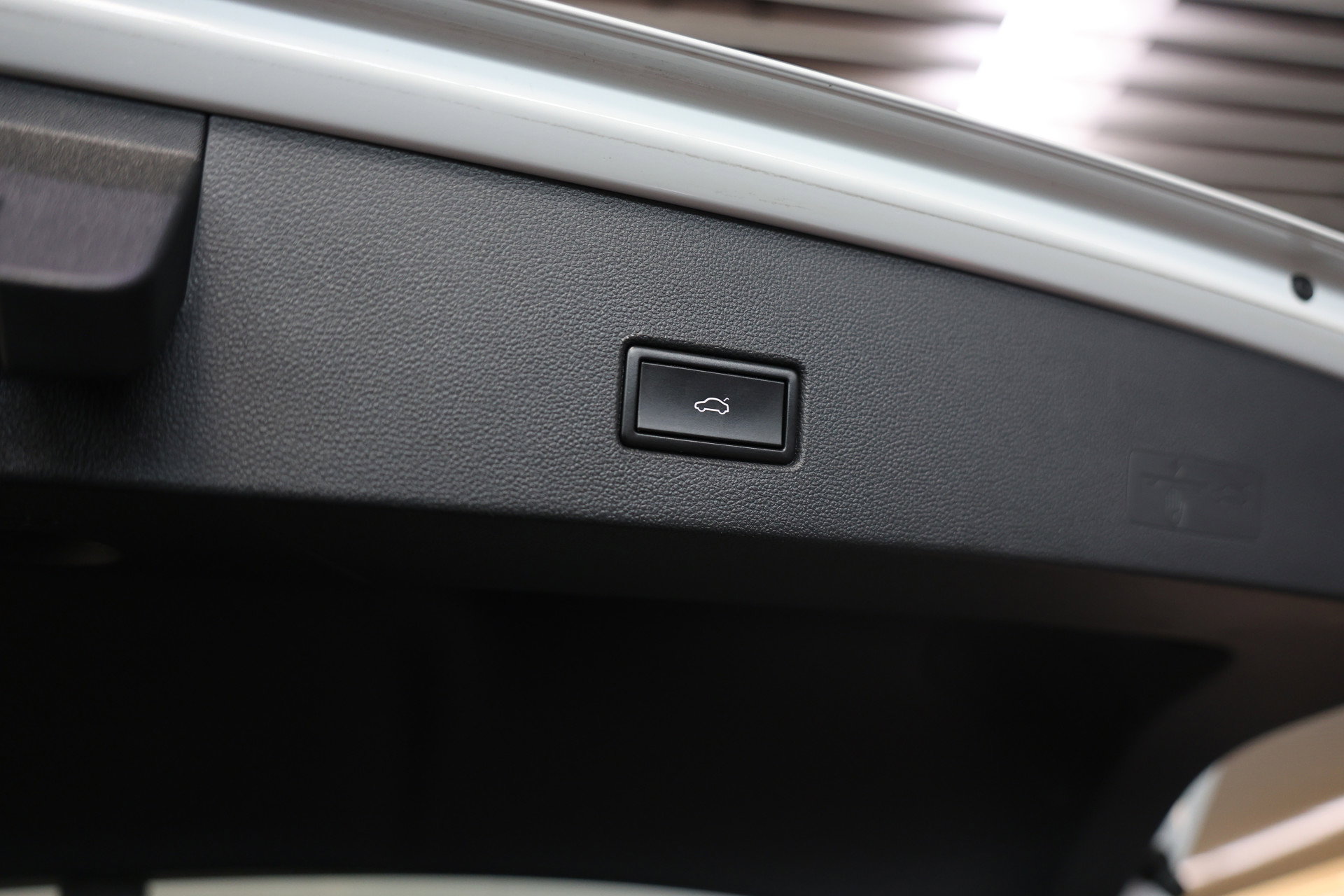 Volkswagen 1.0 TSI R-Line CLIMA VIRTUAL PDC CARPLAY CAMERA PANO LANE+FRONT Ass. '19 - foto 28