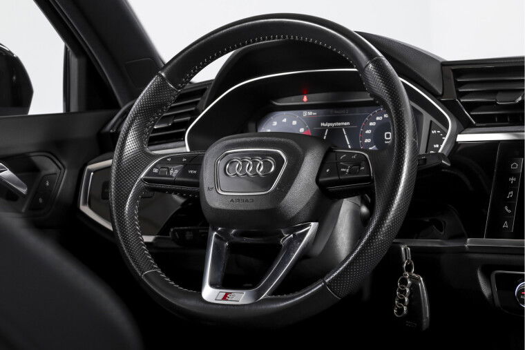 Audi - Q3