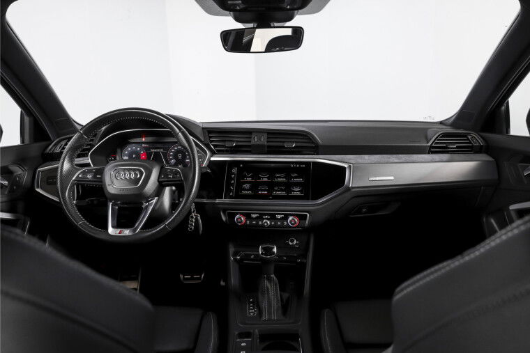 Audi - Q3
