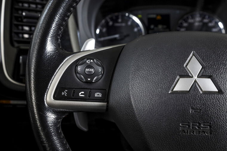 Mitsubishi - Outlander