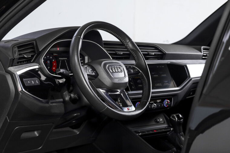 Audi - Q3
