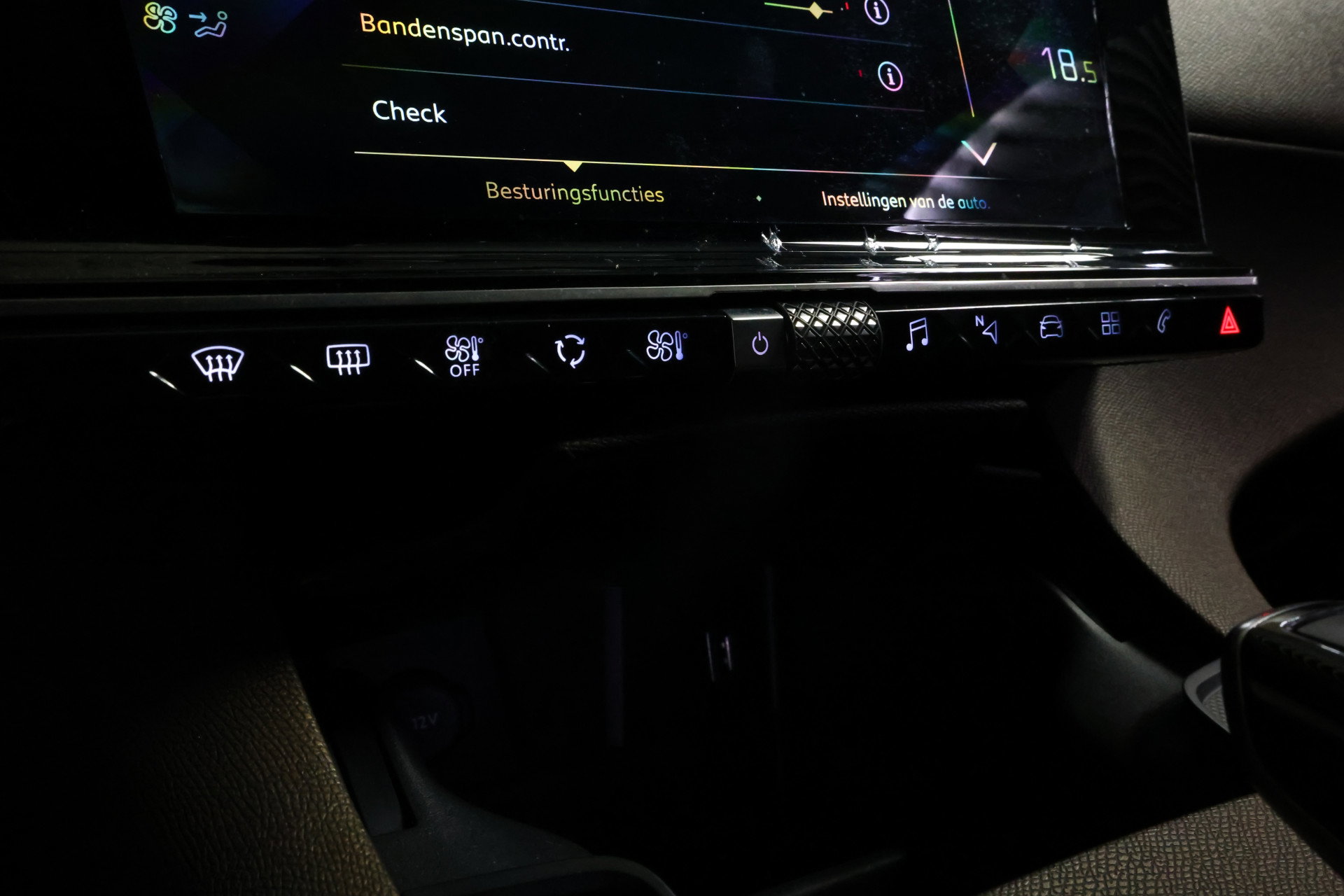 DS Crossback 1.6 PureTech Be Chic AVM AUTOM NAVI CLIMA CARPLAY CRUISE '20 - foto 21