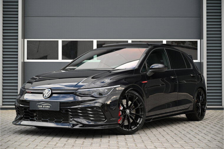 Foto van Volkswagen Golf 2.0 TSI GTI CLUBSPORT 300 PK / PANO / EVENTURI / ZAERO BODYKIT / BLACK STYLE / 19" / UNIEK