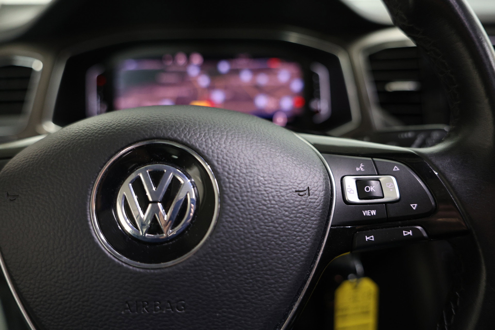 Volkswagen 1.0 TSI R-Line CLIMA VIRTUAL PDC CARPLAY CAMERA PANO LANE+FRONT Ass. '19 - foto 13