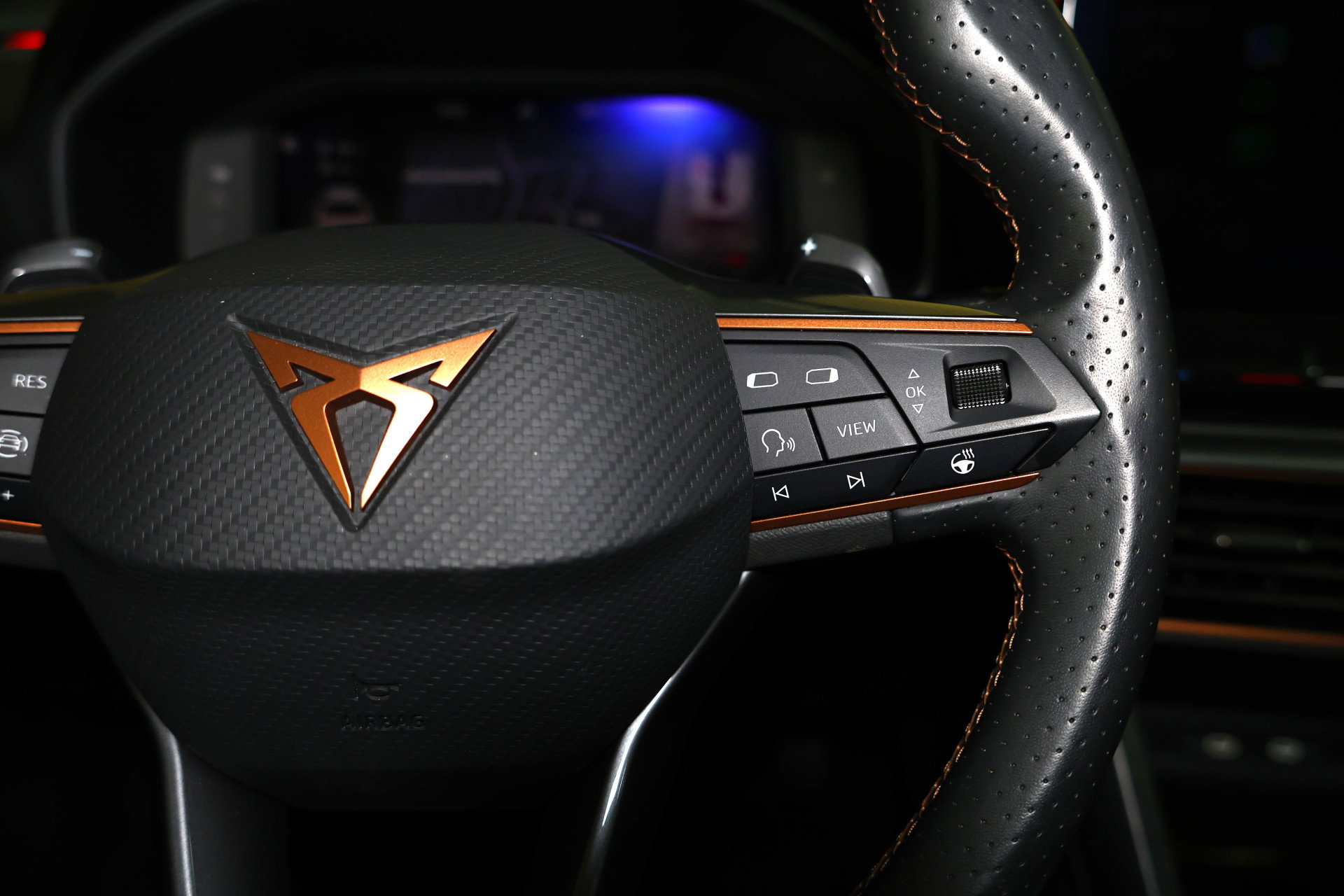 CUPRA 1.4 e-Hybrid Adrenaline AVM CARPLAY NAVI PANO MEMORY VIRTUAL CAMERA SFEER "23 - foto 16