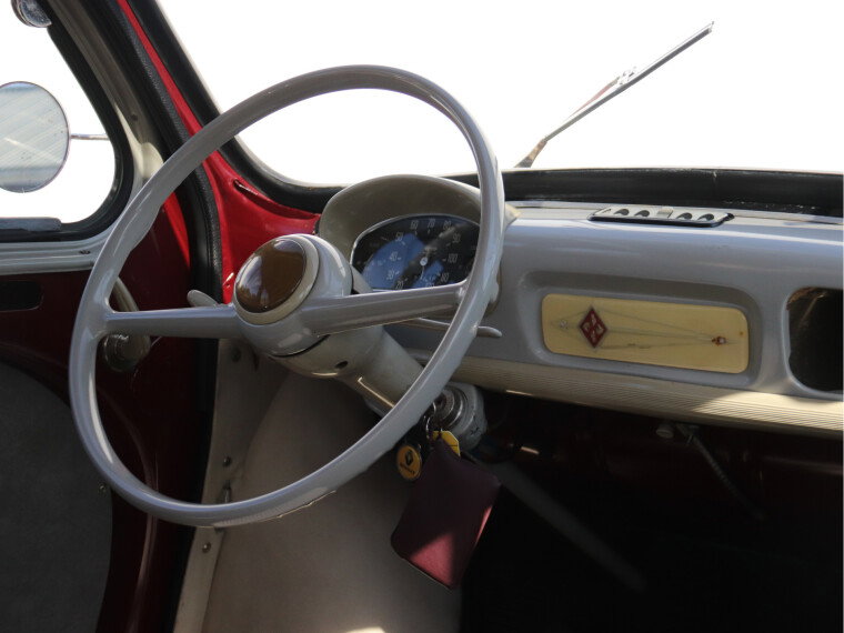 Renault - 4CV Quatre Chevaux