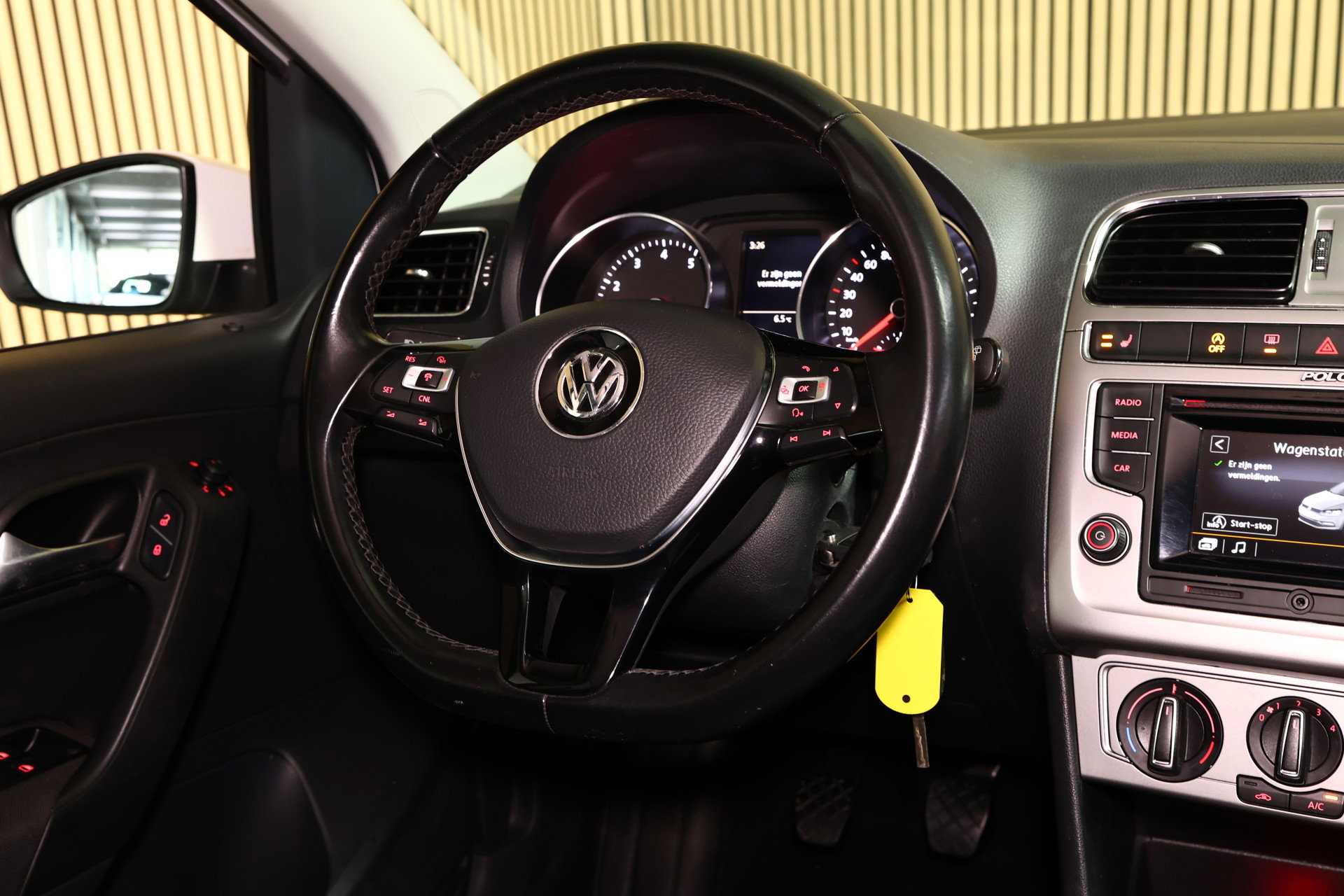 Volkswagen 1.2 TSI Highline 90dkm AIRCO ACC STOELVW "16 - foto 23