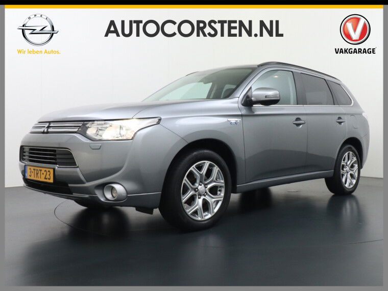 Foto van Mitsubishi Outlander 2.0I AUT. PHEV 203PK Camera Executive Navi Hybride 4WD Trekhaak Ecc Edition