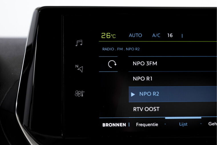 Peugeot - e-208