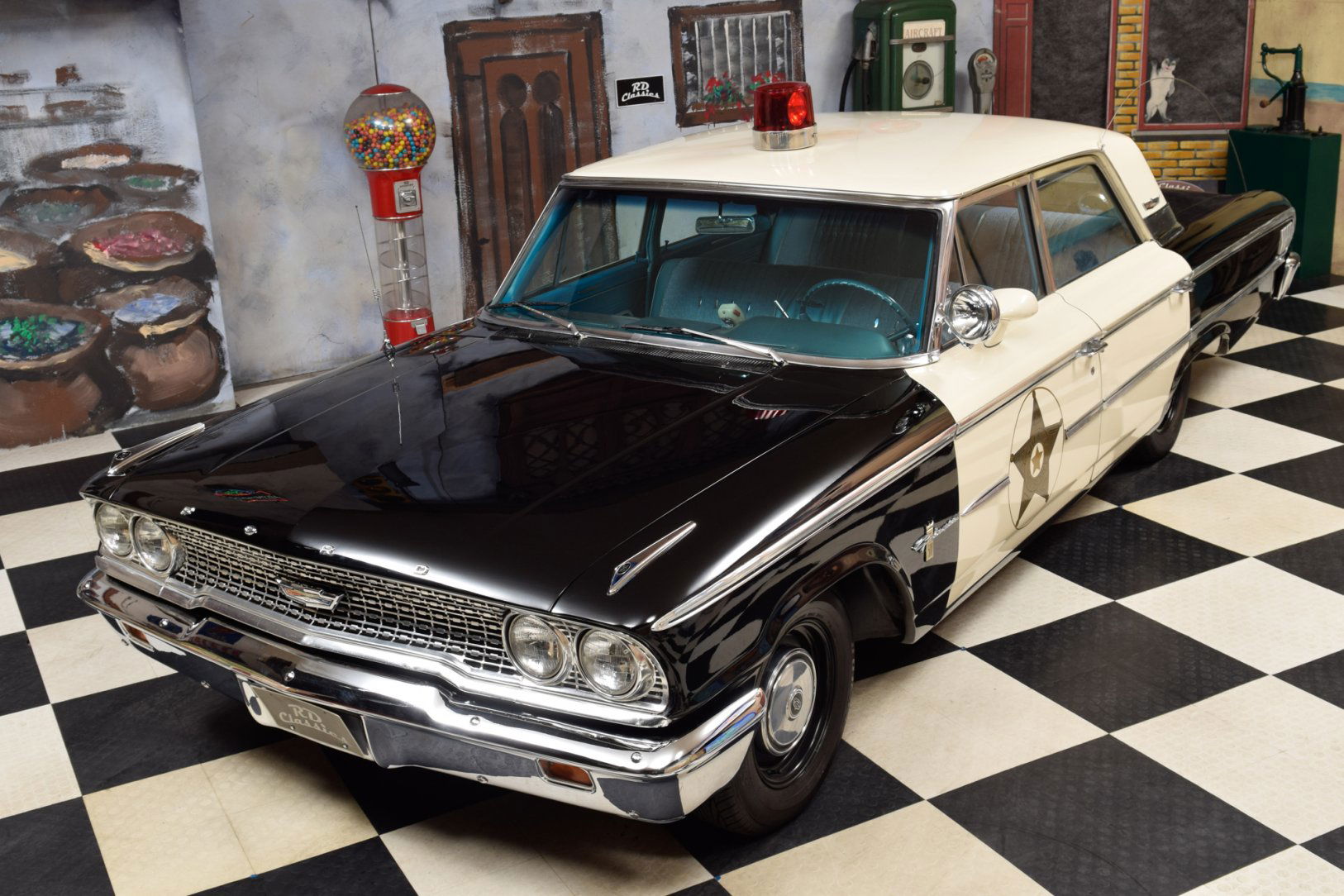Ford Galaxie 500 Sedan Police Car RD Classics