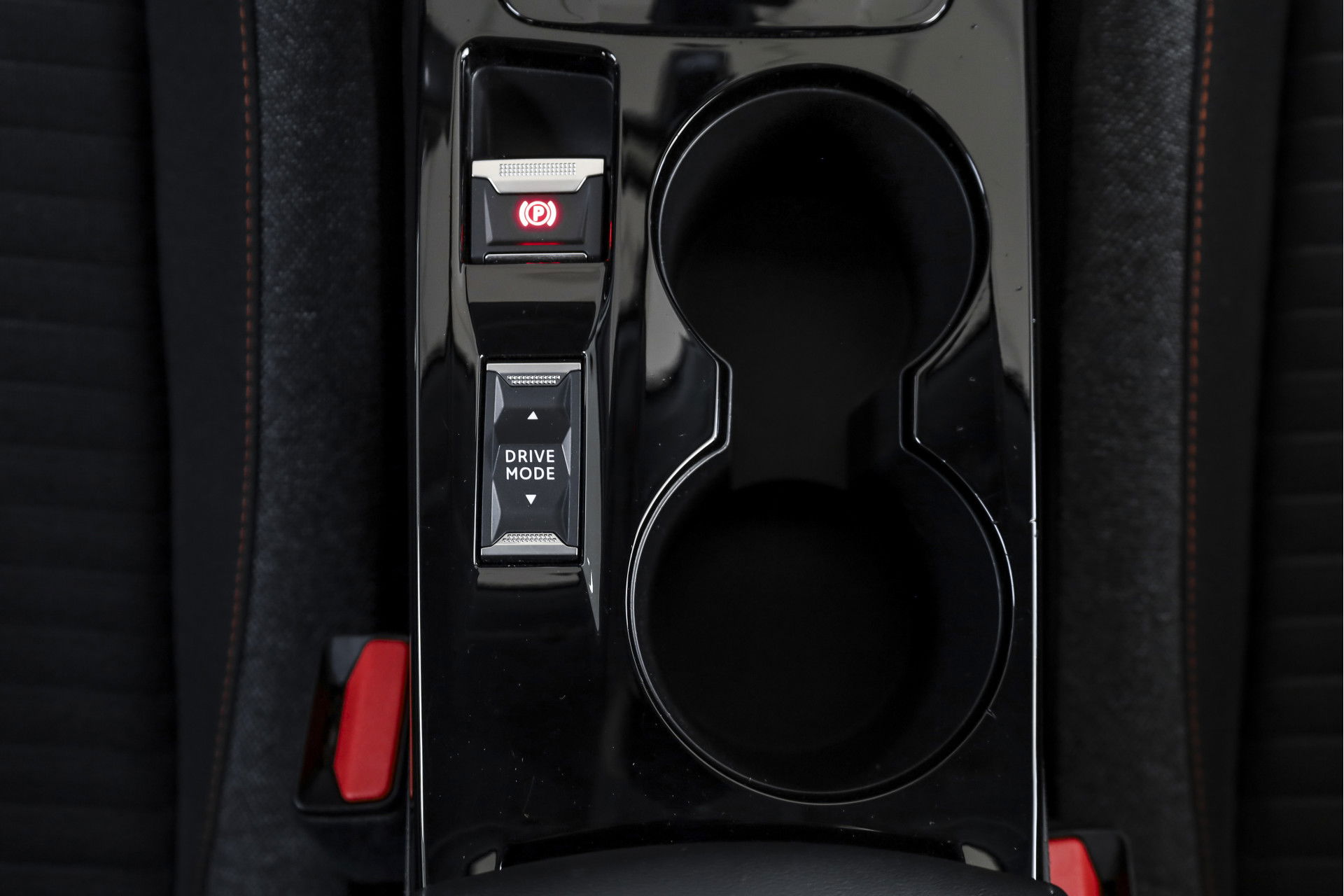Peugeot - e-208