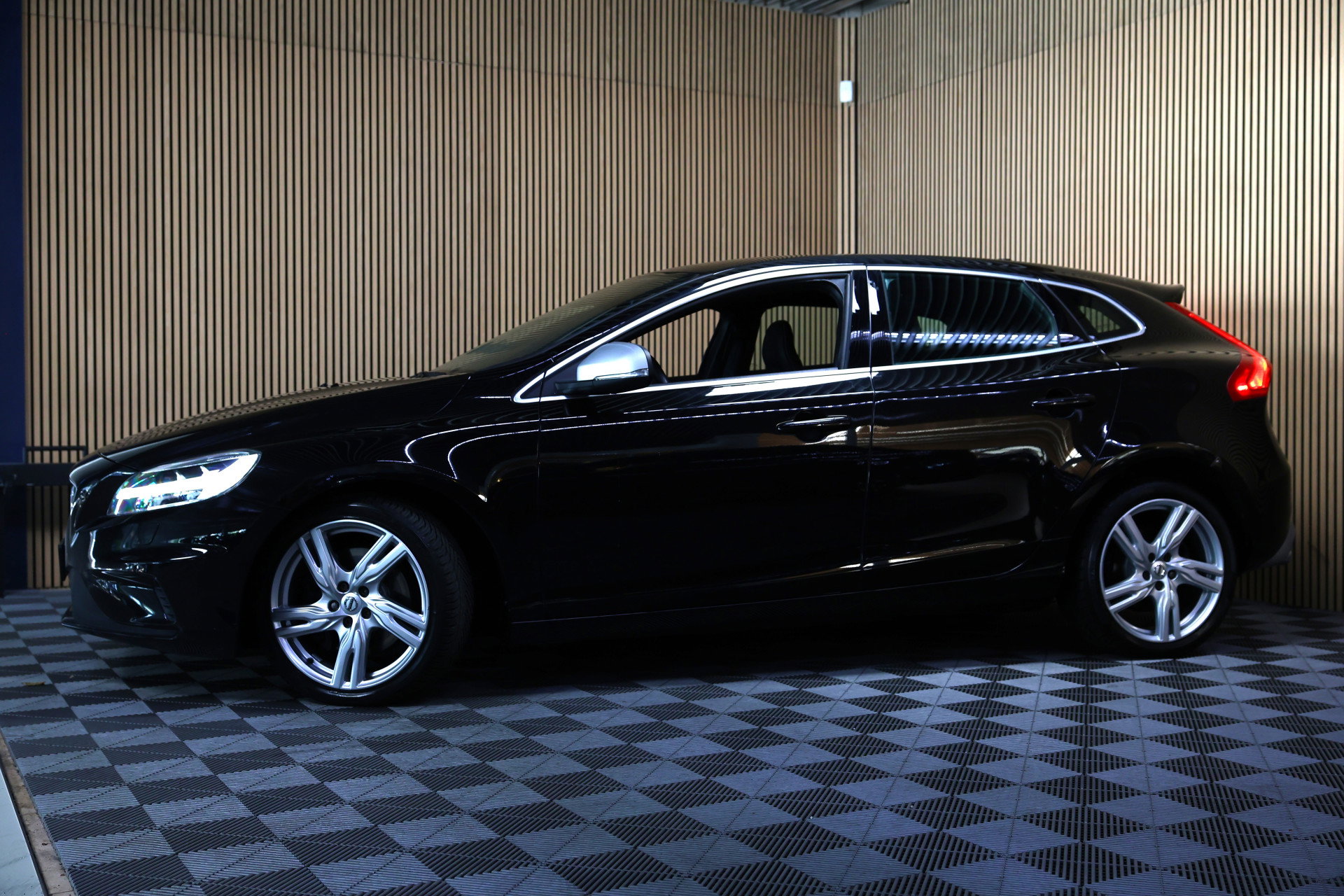 Volvo 2.0 T5 R-Design AVM NAVI CLIMA CRUISE PDC STOELVERWARMING "18 - foto 9