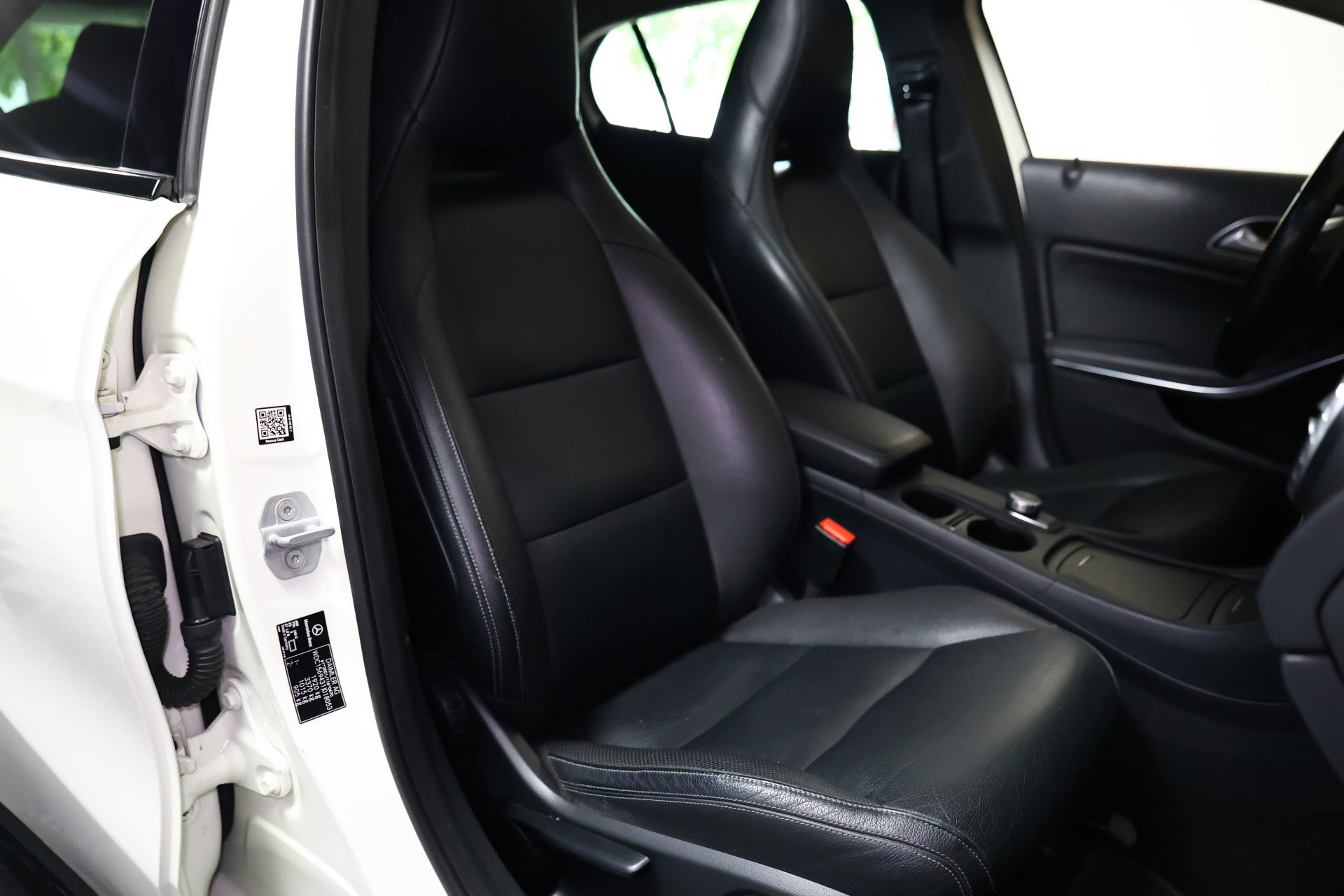 Mercedes-Benz 200 AMG Prestige PANODAK NAVI CLIMA CRUISE BT KEYLESS `14 - foto 31