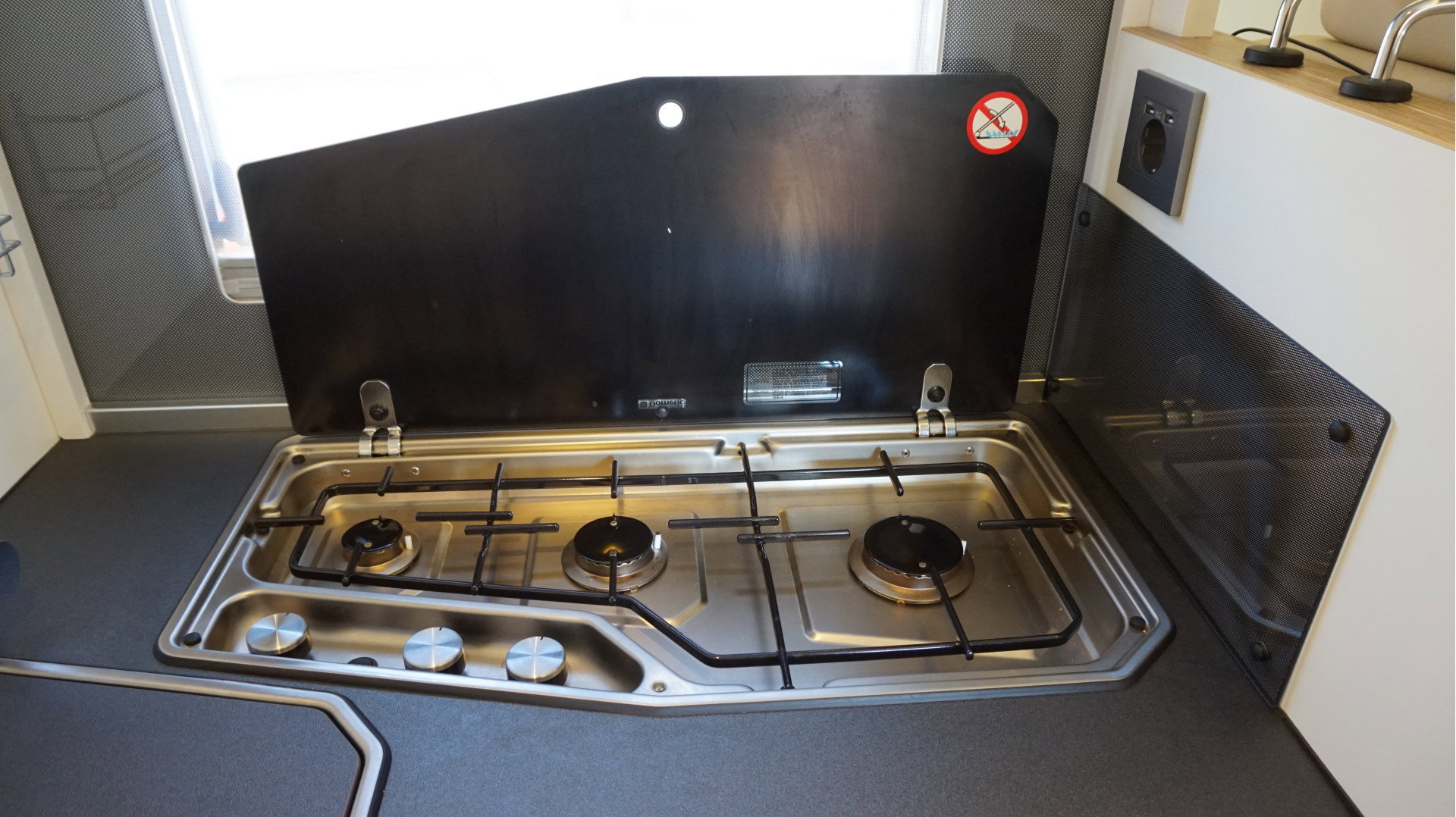 Adria CORAL S 670SL Automaat 150pk Airco Luchtvering Lengtebedden 5 zitplaatsen - foto 25