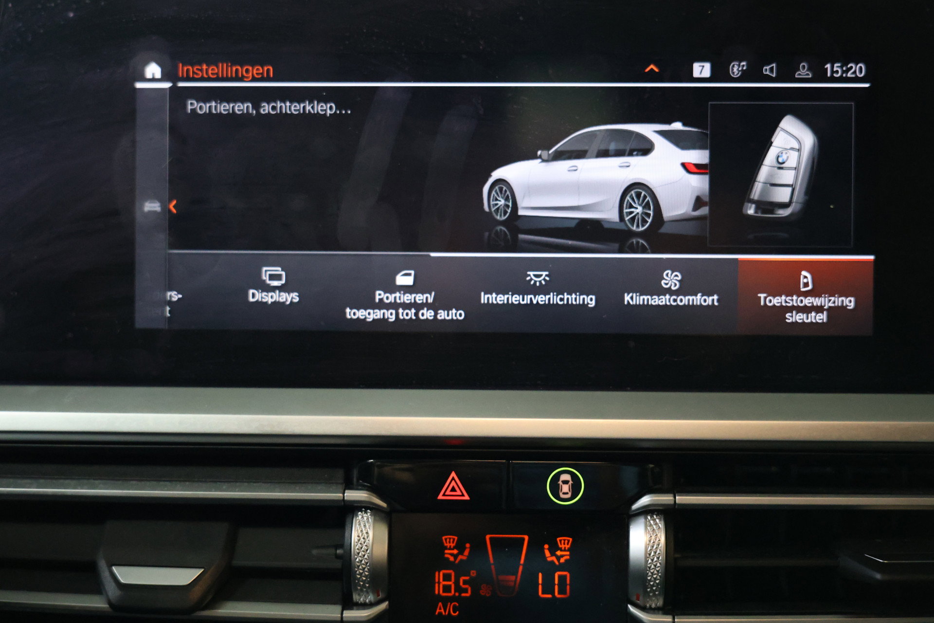 BMW 318i Business M SPORT Edition AVM SPORTLEDER NAVI CARPLAY VIRTUAL '21 - foto 28