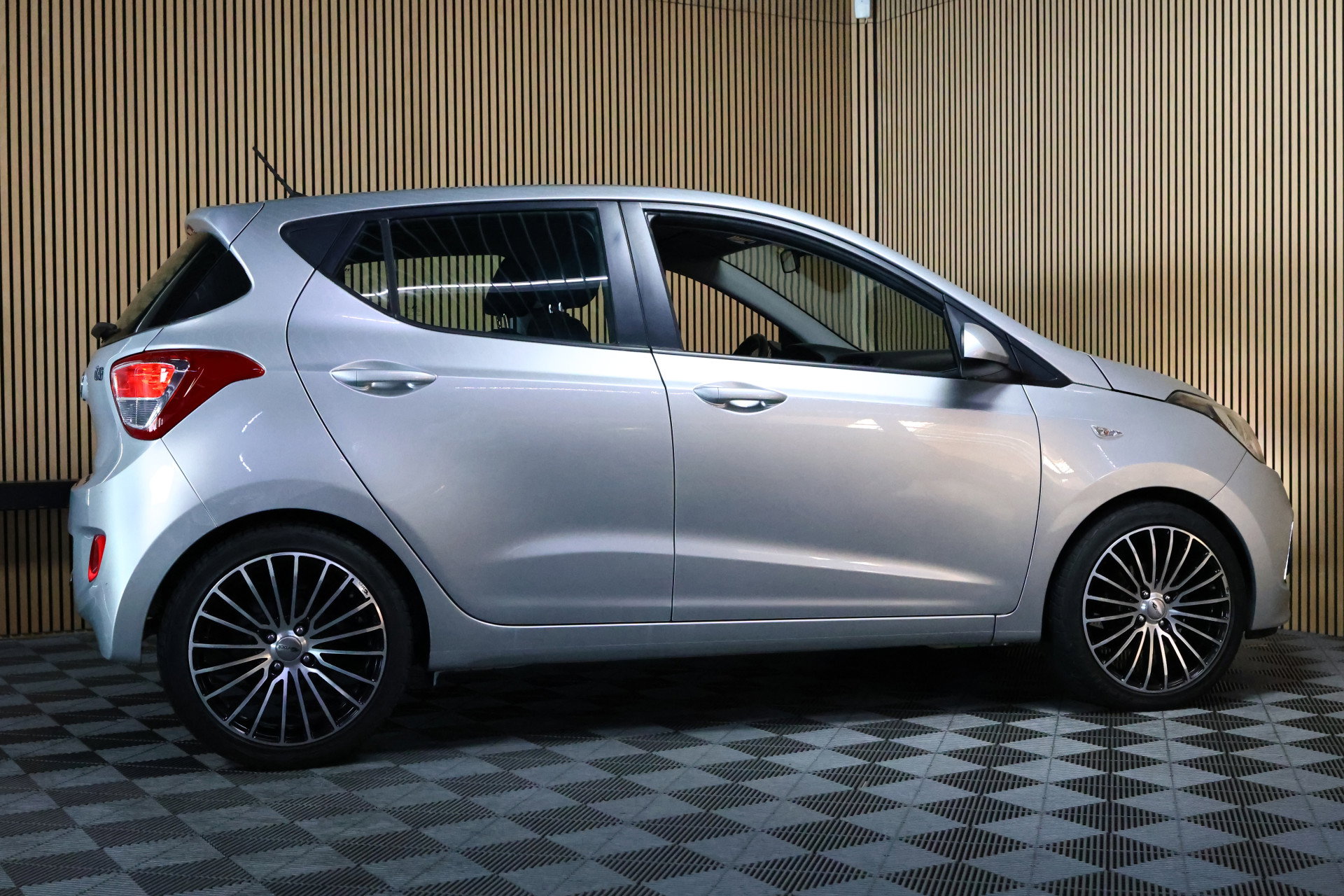 Hyundai 1.0i Comfort 5p. AUTOMAAT AIRCO BT STOELVERWARMING 2016 - foto 4
