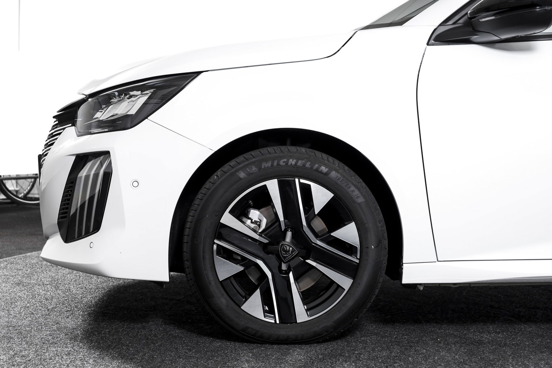 Peugeot - 208