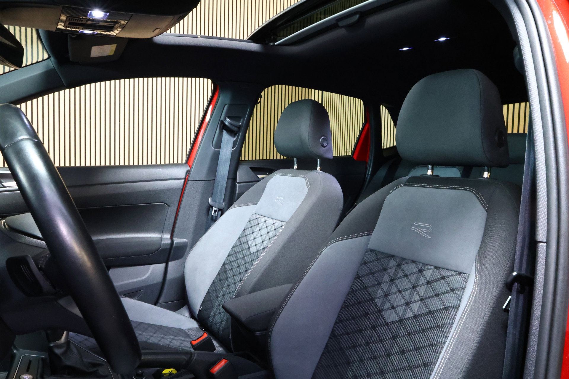Volkswagen 1.0 TSI R-Line Business AVM DSG NAVI CARPLAY PANO STOELVW '22 - foto 15